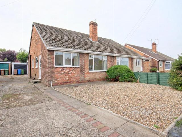 Mill Drive, Leven, Beverley 2 bed bungalow to rent £830 pcm £192 pw