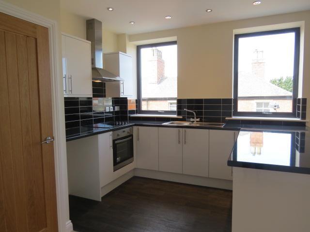 Mill Gate, Newark, Nottinghamshire, NG24 2 bed apartment to rent £875 pcm £202 pw