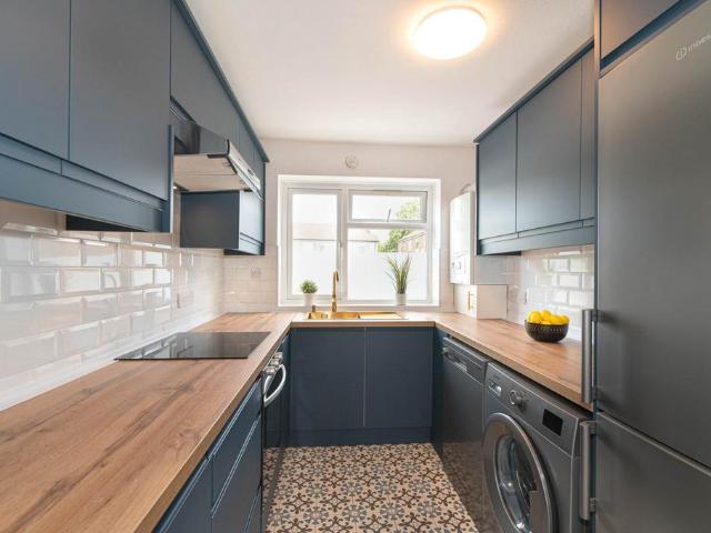 Mill Green, London Road, Mitcham 3 bed flat to rent £2,150 pcm £496 pw