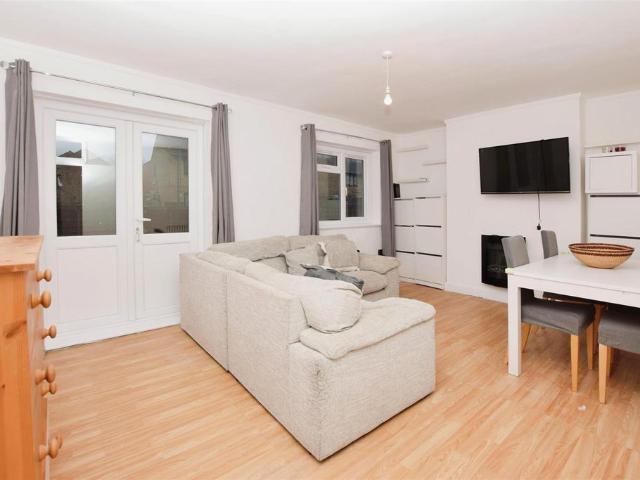 Mill Green London Road, Hackbridge CR4 2 bed flat to rent £1,650 pcm £381 pw