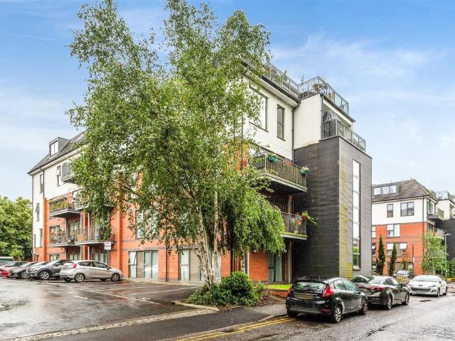 Mill Green Road, Mitcham CR4 1 bed flat to rent £1,550 pcm £358 pw