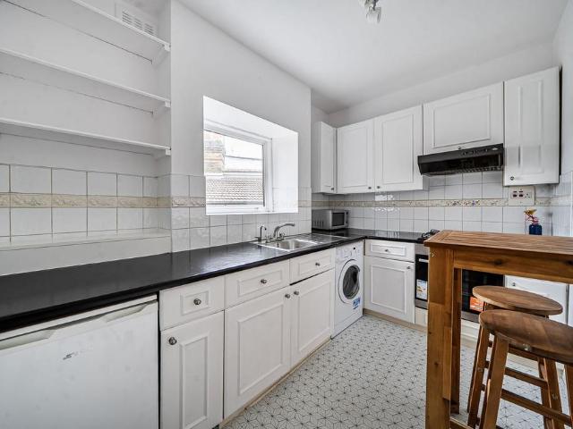 Mill Hill Road, Acton, London, W3 1 bed flat to rent £1,800 pcm £415 pw