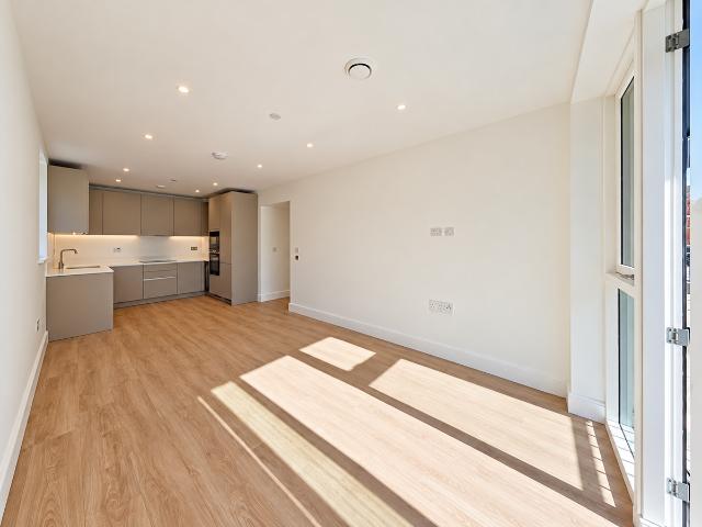Mill House, Rose Square, Twickenham TW2, 2 bed flat to rent, £2,900 pcm | PrimeLocation