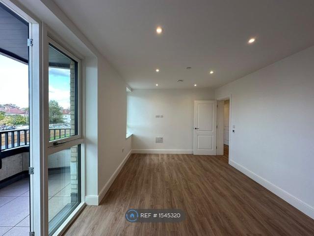 Mill House, Twickenham TW2, 1 bed flat to rent, £2,500 pcm | PrimeLocation