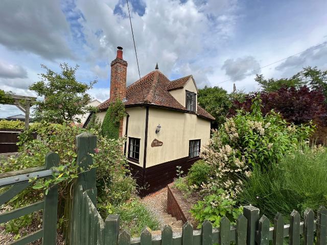 Mill Lane, Braintree CM7, 2 bed cottage to rent, £1,400 pcm | PrimeLocation