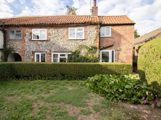 Mill Lane, Great Massingham 3 bed semi detached house to rent £1,100 pcm £254 pw