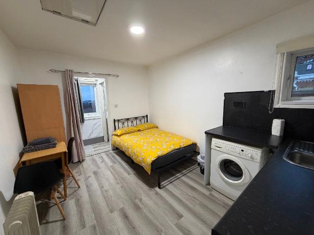 Mill Lane, London NW6, Studio to rent, £1,200 pcm | PrimeLocation