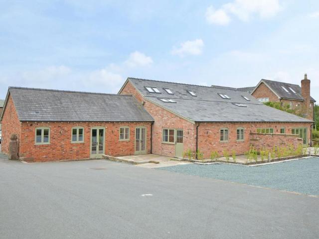 Mill Lane, Little Budworth, CW6 2 bed barn conversion to rent £2,750 pcm £635 pw