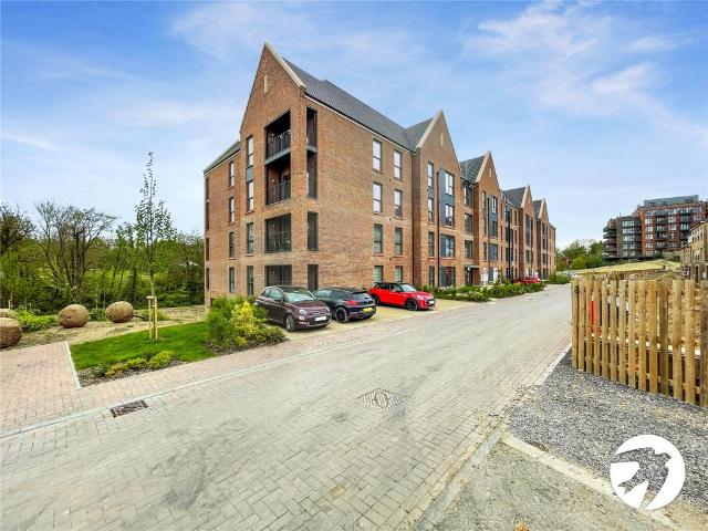 Mill Lane, Maidstone, Kent, ME14 2 bed flat to rent £1,600 pcm £369 pw