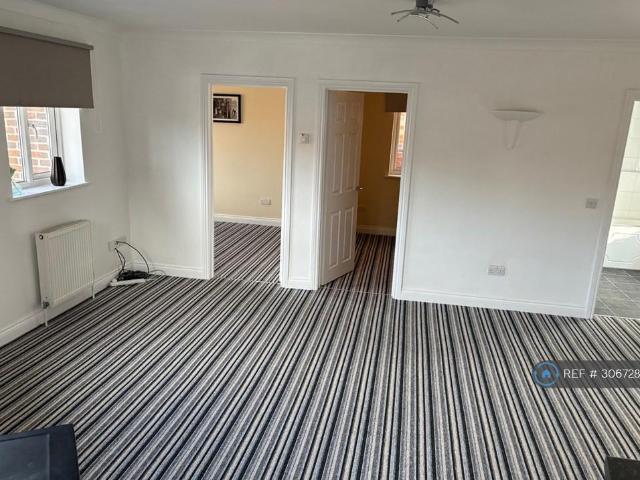 Mill Lane, Newbury, RG14 2 bed flat to rent £1,300 pcm £300 pw