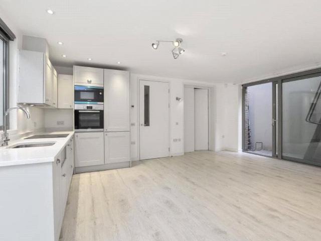 Mill Lane, West Hampstead, London NW6, 2 bed flat to rent, £2,900 pcm | PrimeLocation