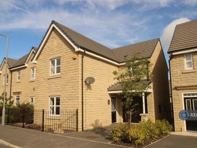 Mill Race Lane, Laisterdyke. 5 bed detached house to rent £1,395 pcm £322 pw