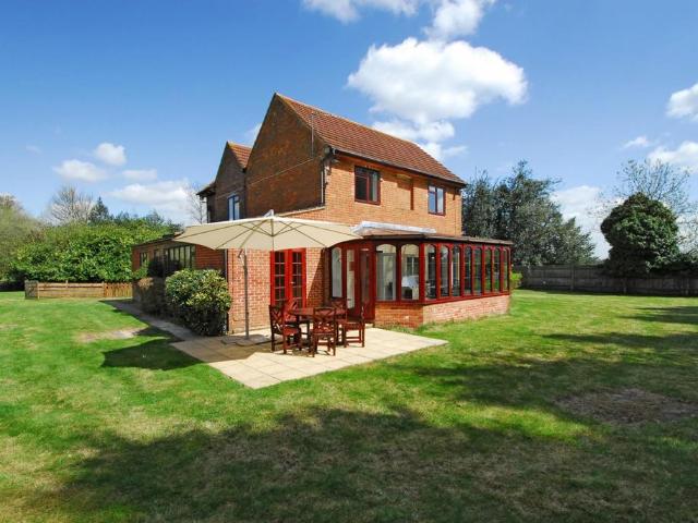Mill Ride, Ascot, Berkshire SL5 5 bed detached house to rent £3,995 pcm £922 pw