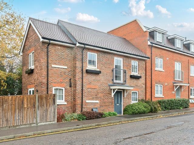 Mill Road, Epsom KT17, 3 bed detached house to rent, £3,000 pcm | PrimeLocation