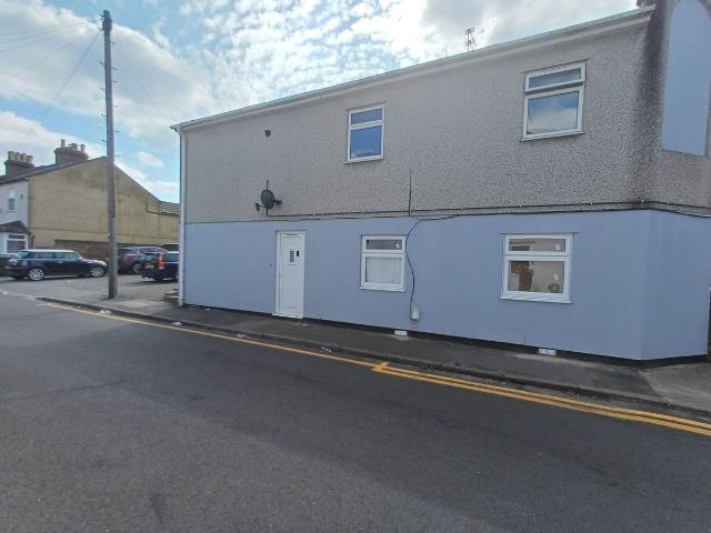 Mill Road, Erith DA8, 2 bed flat to rent, £1,400 pcm | PrimeLocation