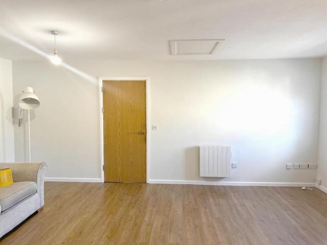 Mill Road, Shelfield, Walsall 1 bed apartment to rent £750 pcm £173 pw