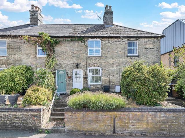 Mill Road, Royston SG8 2 bed terraced house to rent £1,350 pcm £312 pw