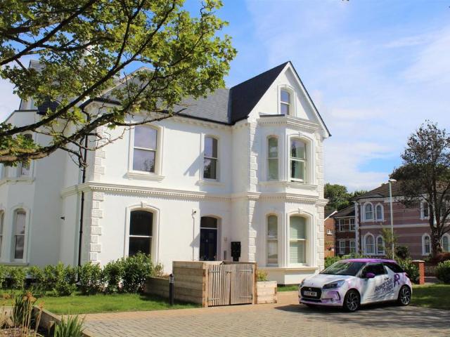 Mill Road, Worthing, BN11 1 bed flat to rent £1,200 pcm £277 pw