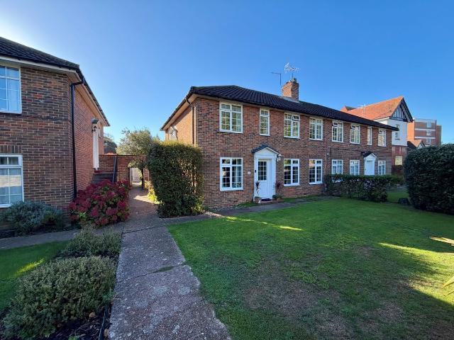 Mill Road, Worthing BN11, 2 bed flat to rent, £1,300 pcm | PrimeLocation