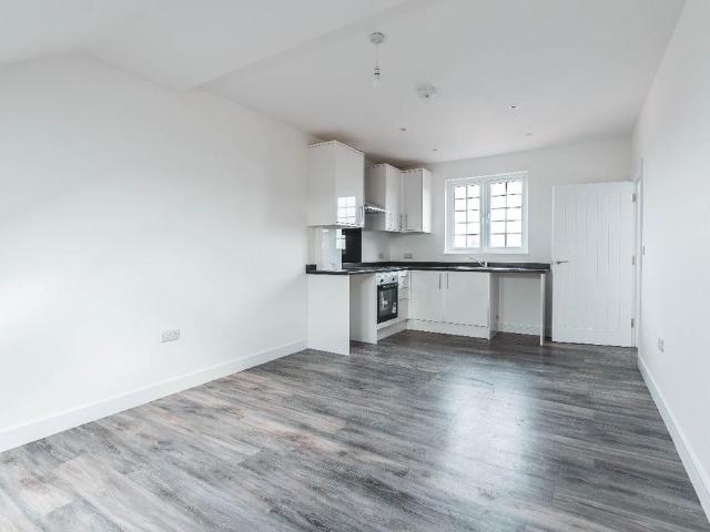 Mill Road, Wellingborough 2 bed apartment to rent £1,195 pcm £276 pw