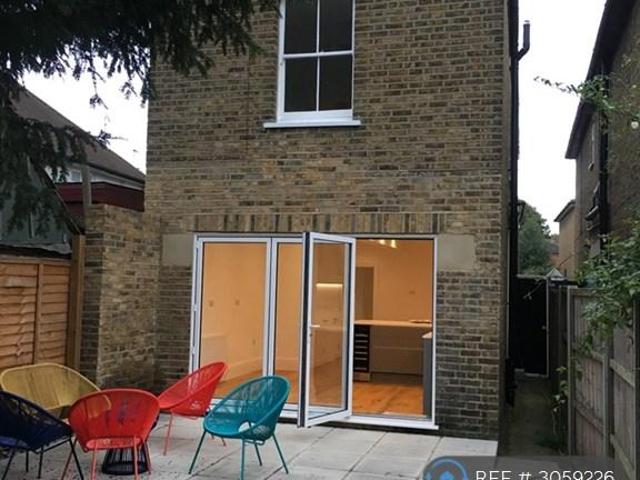 Mill St, Kingston Upon Thames, KT1 4 bed detached house to rent £3,888 pcm £897 pw