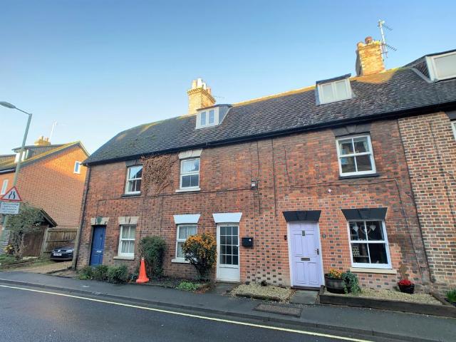 Mill Street, Wantage 2 bed terraced house to rent £1,300 pcm £300 pw
