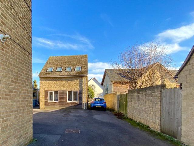 Mill Street, Eynsham, Witney, Oxfordshire OX29, 1 bed detached house to rent, £1,200 pcm | PrimeLocation