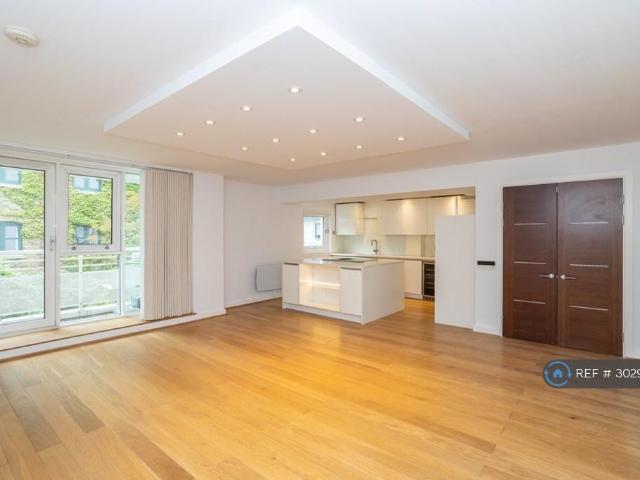 Mill Street, London, SE1 3 bed flat to rent £4,300 pcm £992 pw