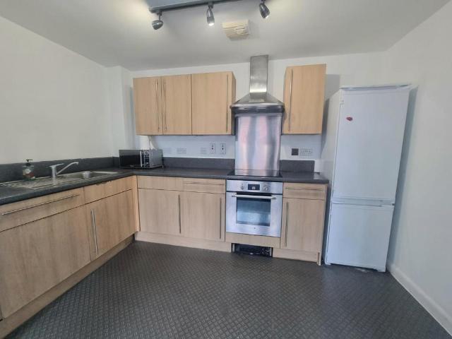 Mill Street, Slough SL2 2 bed apartment to rent £1,500 pcm £346 pw