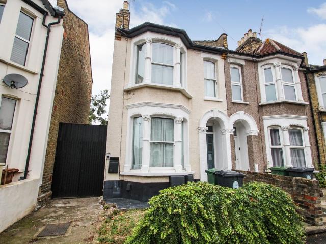 Millais Road, Leytonstone, London E11, 1 bed flat to rent, £1,700 pcm | PrimeLocation