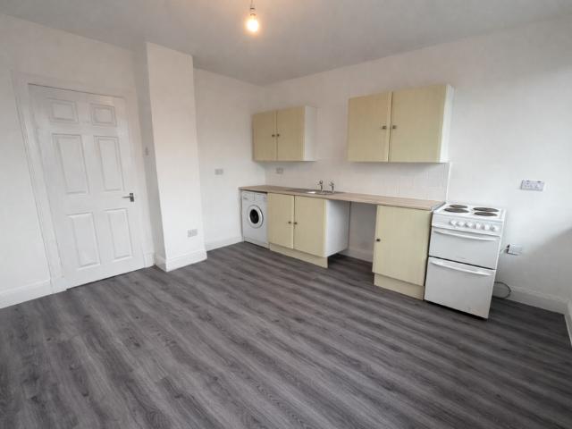 Millbank Road, Wishaw, ML2 3 bed flat to rent £750 pcm £173 pw