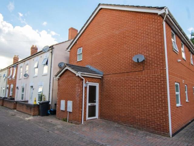 Millbrook Street, Gloucester GL1 2 bed maisonette to rent £1,050 pcm £242 pw