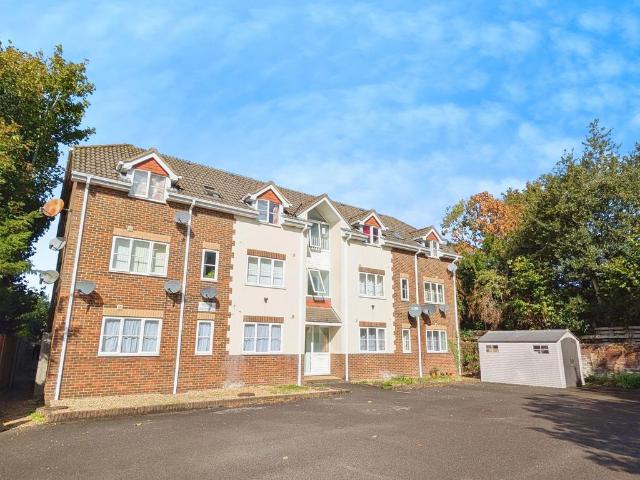 Millbrook Road East, Southampton SO15 1 bed flat to rent £875 pcm £202 pw