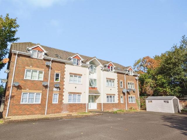 Millbrook Road East, Southampton SO15 2 bed flat to rent £900 pcm £208 pw