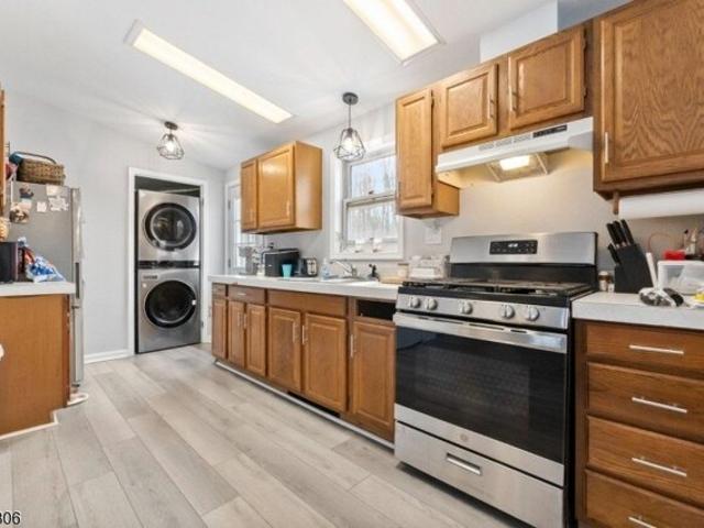 Millbrook Rd, Hardwick Twp, Home For Sale