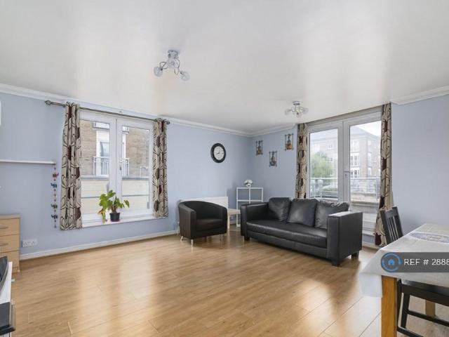 Millenium Drive, London, E14 2 bed flat to rent £2,250 pcm £519 pw