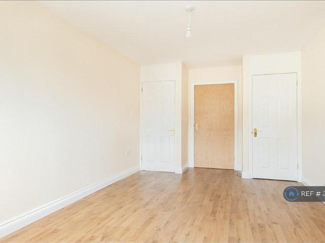 Millennium Drive, London, E14 2 bed flat to rent £2,100 pcm £485 pw