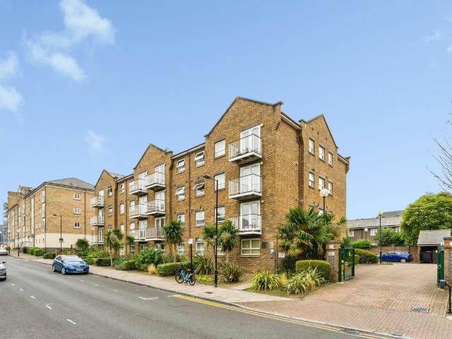 Millennium Drive, London E14, 2 bed flat to rent, £2,100 pcm | PrimeLocation