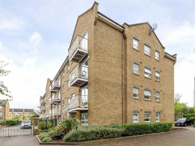 Millennium Drive, London E14 2 bed flat to rent £2,200 pcm £508 pw