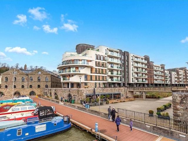 Millennium Promenade, Bristol, BS1 2 bed apartment to rent £1,825 pcm £421 pw