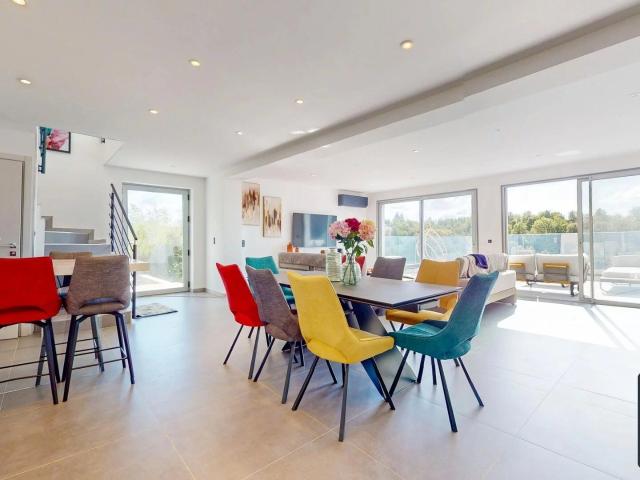 Millery – « Villa sur le toit » 6 pièces de 135 m² sur 500 m² de terrain avec piscine et spa