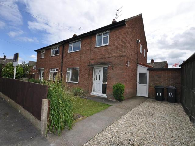 Miller Close, Thorne 3 bed semi detached house to rent £795 pcm £183 pw