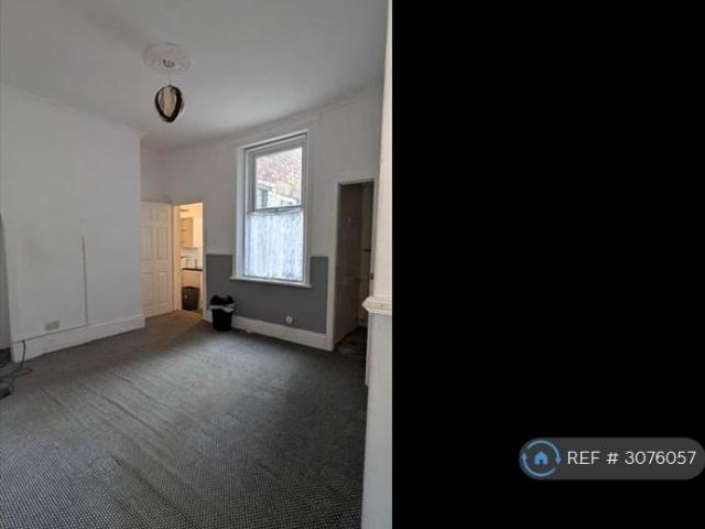 Miller St, Gateshead, NE8 2 bed flat to rent £550 pcm £127 pw