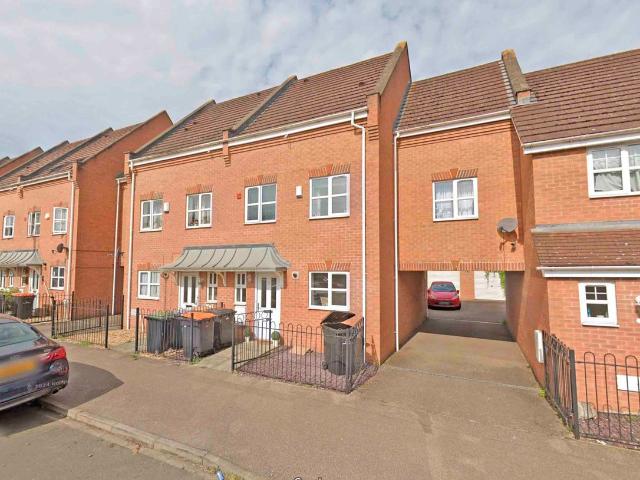 Miller Road, Bedford MK42, 5 bed semi detached house to rent, £3,000 pcm | PrimeLocation
