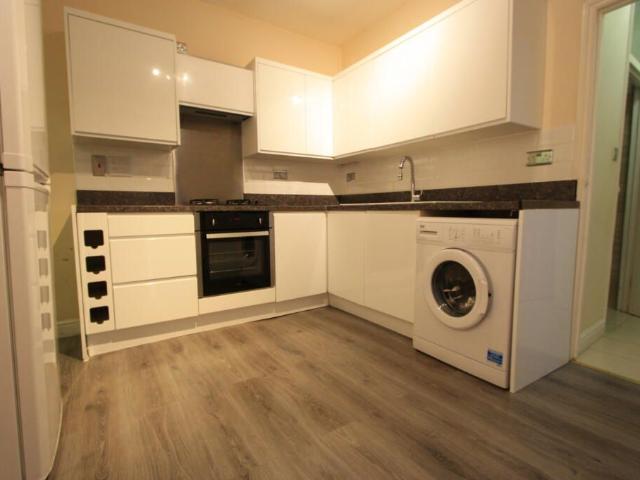 Miller Road, Colliers Wood SW19, 3 bed flat to rent, £2,100 pcm | PrimeLocation