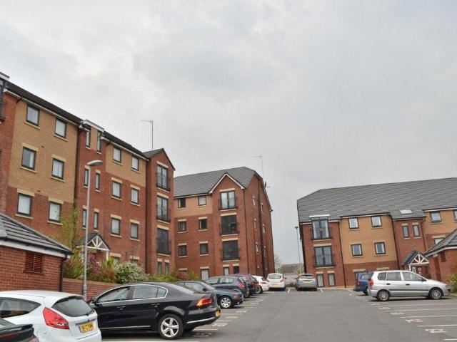 Millers Brow M9 8QN 2 bed apartment to rent £925 pcm £213 pw