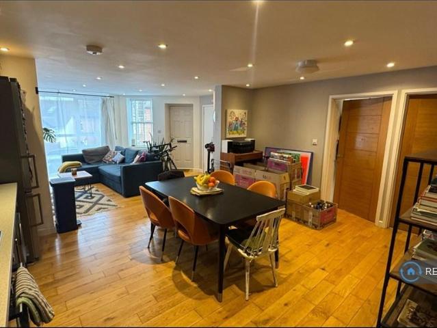 Millers Road, Brighton, BN1 2 bed flat to rent £1,500 pcm £346 pw