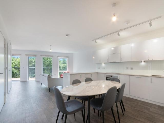 Millet Place, Pontoon Dock London E16 3 bed apartment to rent £3,275 pcm £756 pw