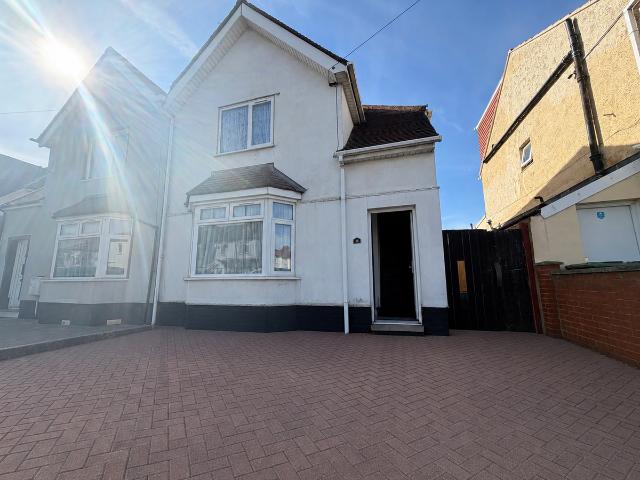 Millfield Road, Luton LU3, 4 bed semi detached house to rent, £2,400 pcm | PrimeLocation