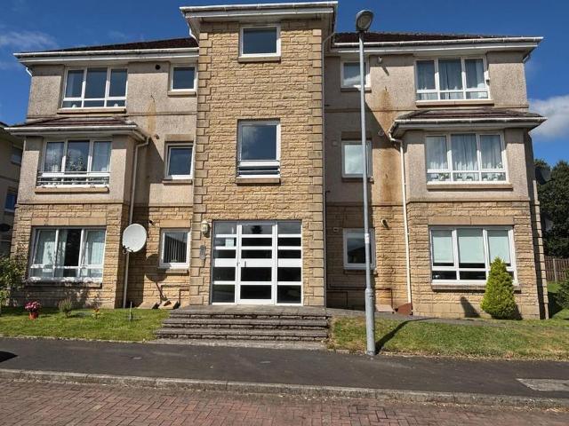 Millhall Court, Plains 2 bed flat to rent £750 pcm £173 pw